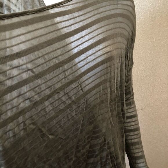 Bobeau Shadow Stripe Faux Wrap Top Size Medium - Picture 6 of 8